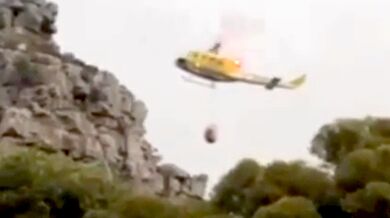 Pád vrtulníku Huey při hašení požáru v Kapském Městě