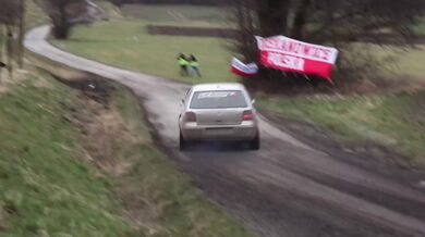 Nehoda během závodu Rallye