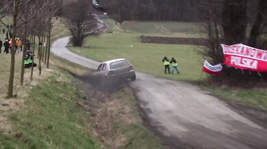 Nehoda během závodu Rallye