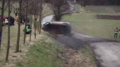 Nehoda během závodu Rallye