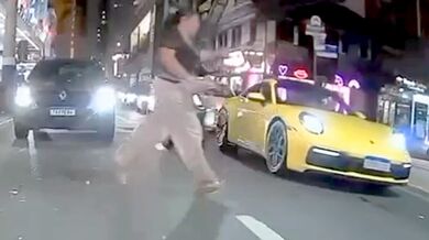 Sražení chodkyně motocyklem v centru Balneário Camboriú