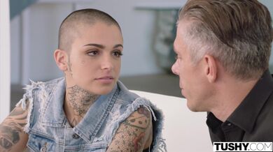 Leigh Raven si nechala totálně vymrdat těsný zadek od Micka Bluea