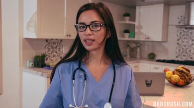 Tatíček šuká nadrženou latinskoamerickou zdravotní sestru