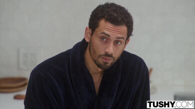 TUSHY - Nezbedná Nicole neodolá ženatým mužům a žhavému análu