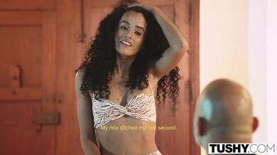 TUSHY - Análně milující kráska Mia nemusí mluvit