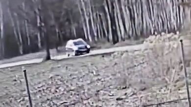 Opilá řidička s dítětem v autě a telefonem v ruce způsobila vážnou nehodu