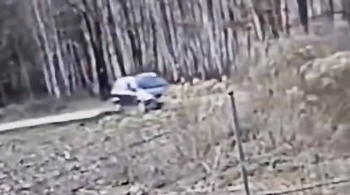 Opilá řidička s dítětem v autě a telefonem v ruce způsobila vážnou nehodu