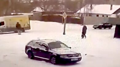 Tragédie v Karagandě: Padající sloup veřejného osvětlení usmrtil ženu