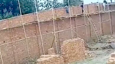 V Amroze se během stavebních prací zřítila zeď a zranila několik dělníků