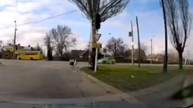 Ruský dron v Nikopolu zaútočil na civilní automobil