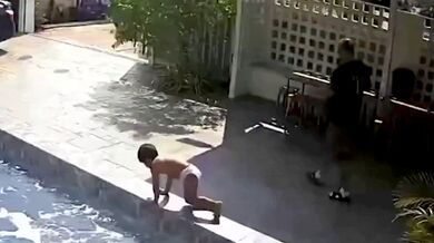 Rychlá reakce zachránila dítě před utonutím v bazénu