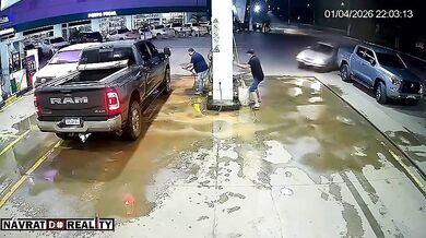 Nehoda v Brazílii: Auto v rychlosti vtrhlo na čerpací stanici a zdemolovalo stojan