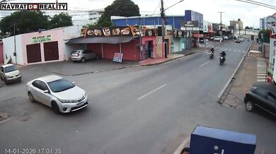 Střet motorkáře s automobilem na křižovatce
