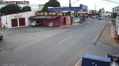 Střet motorkáře s automobilem na křižovatce