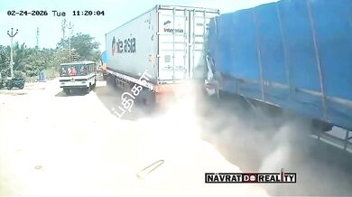 Kamión zezadu narazil do jiného stojícího kamiónu