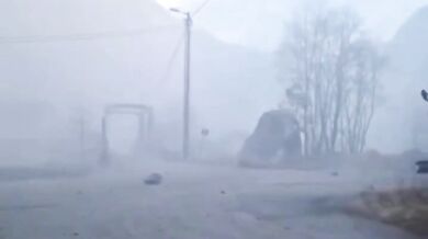 Skalní sesuv v norské obci Fjæra poškodil několik vozidel