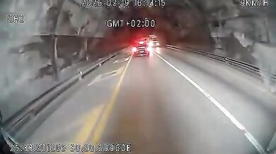 Tragédie v tunelu Waterval Boven: Palubní kamera zachytila smrtelný střet kamionu s vozy