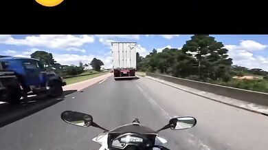 Pád v rychlosti přes 220 km/h: Motocyklista po děsivé nehodě varuje před hazardem se životem