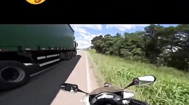 Pád v rychlosti přes 220 km/h: Motocyklista po děsivé nehodě varuje před hazardem se životem
