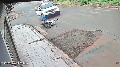 Neúspěšný útěk před policií v Pontalu: Motocyklista při honičce nezvládl řízení a havaroval