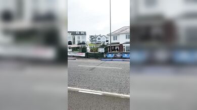 Zázračné přežití na North West 200: Paul Cassidy vyvázl z děsivé havárie v obytné zóně