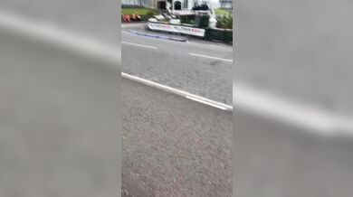 Zázračné přežití na North West 200: Paul Cassidy vyvázl z děsivé havárie v obytné zóně