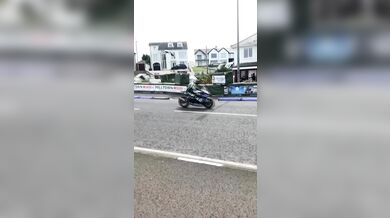 Zázračné přežití na North West 200: Paul Cassidy vyvázl z děsivé havárie v obytné zóně