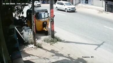 Tragická nehoda v indickém Kanjákumárí: Rozjetý autobus smetl auto i motocykl s manželským párem