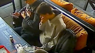 Majitel restaurace zachránil dusícího se studenta Heimlichovým manévrem