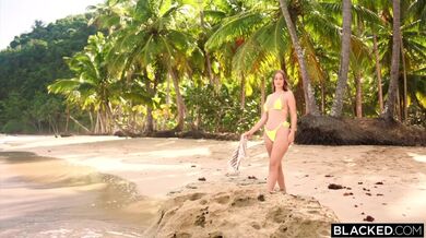 Zlobivá a znuděná přítelkyně Ambar Lapiedra utekla od svého kluka za pořádným BBC