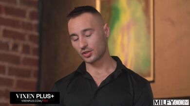 Po péru dychtivé MILFky Abby Rose a Aderes Quin nemůžou přestat stříkat v této mokré trojce