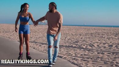 Mikey Star si nechala od Jamese brutálně vyšukat píču v tomhle nadrženém domácím masakru