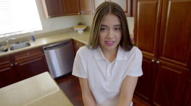 Nevlastní dcera ošukaná v kuchyni