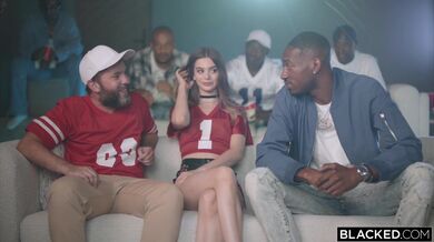 Molly Little šuká v gangbang s 6 velkými černými ptáky