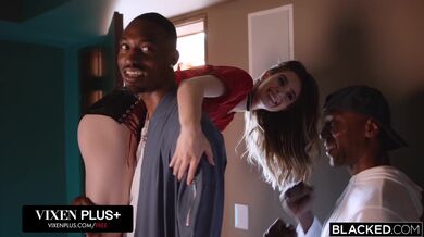 Molly Little šuká v gangbang s 6 velkými černými ptáky