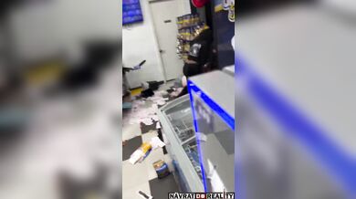 Rvačka černošek v obchodě