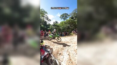 Pokus o vyjetí strmého kopce na krosce