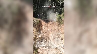 Pokus o vyjetí strmého kopce na krosce