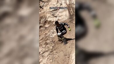 Pokus o vyjetí strmého kopce na krosce