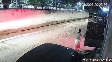 Přimáčknutá vozidlem o zeď