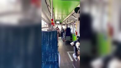 Brutální útok v německém autobuse: Třináctiletý útočník poslal řidiče do kómatu