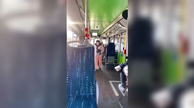 Brutální útok v německém autobuse: Třináctiletý útočník poslal řidiče do kómatu