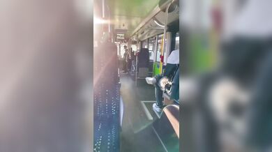 Brutální útok v německém autobuse: Třináctiletý útočník poslal řidiče do kómatu