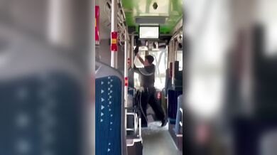 Brutální útok v německém autobuse: Třináctiletý útočník poslal řidiče do kómatu