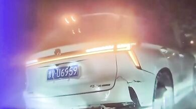 Autopilot Tesla odvrátil tragédii: Systém detekoval převrácený kamion v nulové viditelnosti