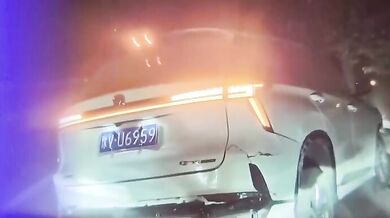 Autopilot Tesla odvrátil tragédii: Systém detekoval převrácený kamion v nulové viditelnosti