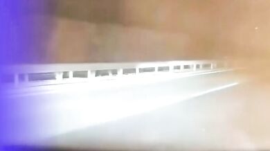 Autopilot Tesla odvrátil tragédii: Systém detekoval převrácený kamion v nulové viditelnosti