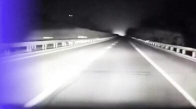 Autopilot Tesla odvrátil tragédii: Systém detekoval převrácený kamion v nulové viditelnosti