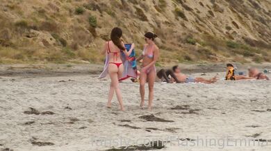 Lesbičky si hrají na nudistické pláži