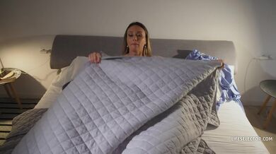 Alexis Crystal si nechala v posteli rozmrdat kundu i krk